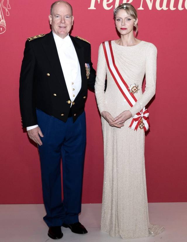 BXH thời trang Ho&agrave;ng gia: Kate Middleton tụt hạng, mẹ bỉm 3 con nh&agrave; Monaco v&agrave; Vương phi Charlene "thống trị" top đầu- Ảnh 6.