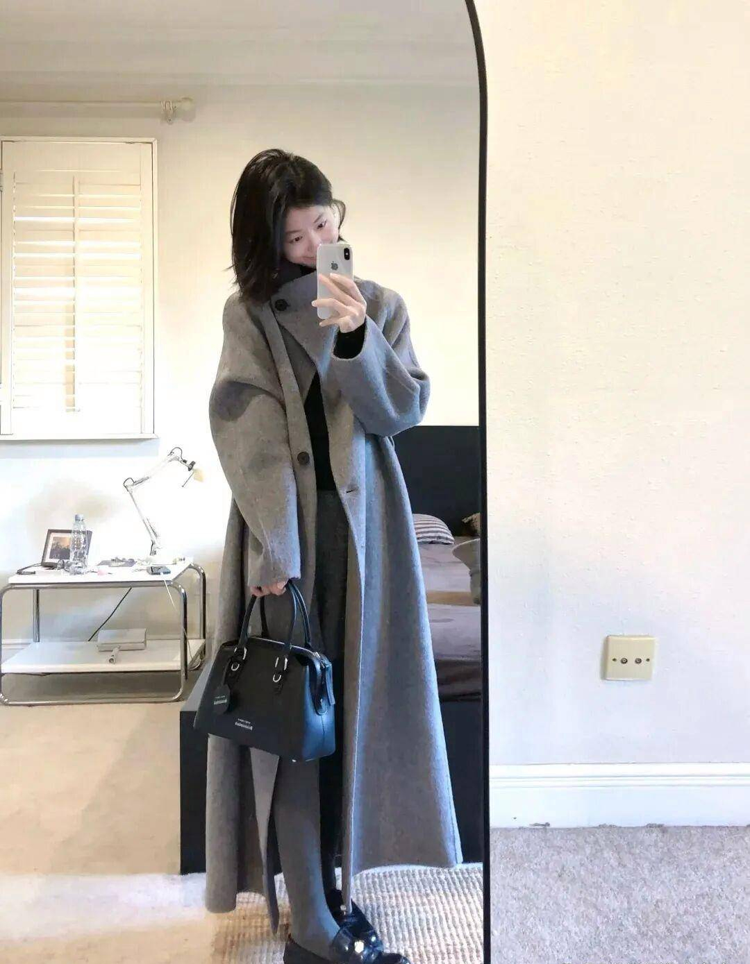 16 công thức diện áo khoác xám "hack dáng" tuyệt đối: Từ công sở đến dạo phố đều đẹp như phim Hàn- Ảnh 16.