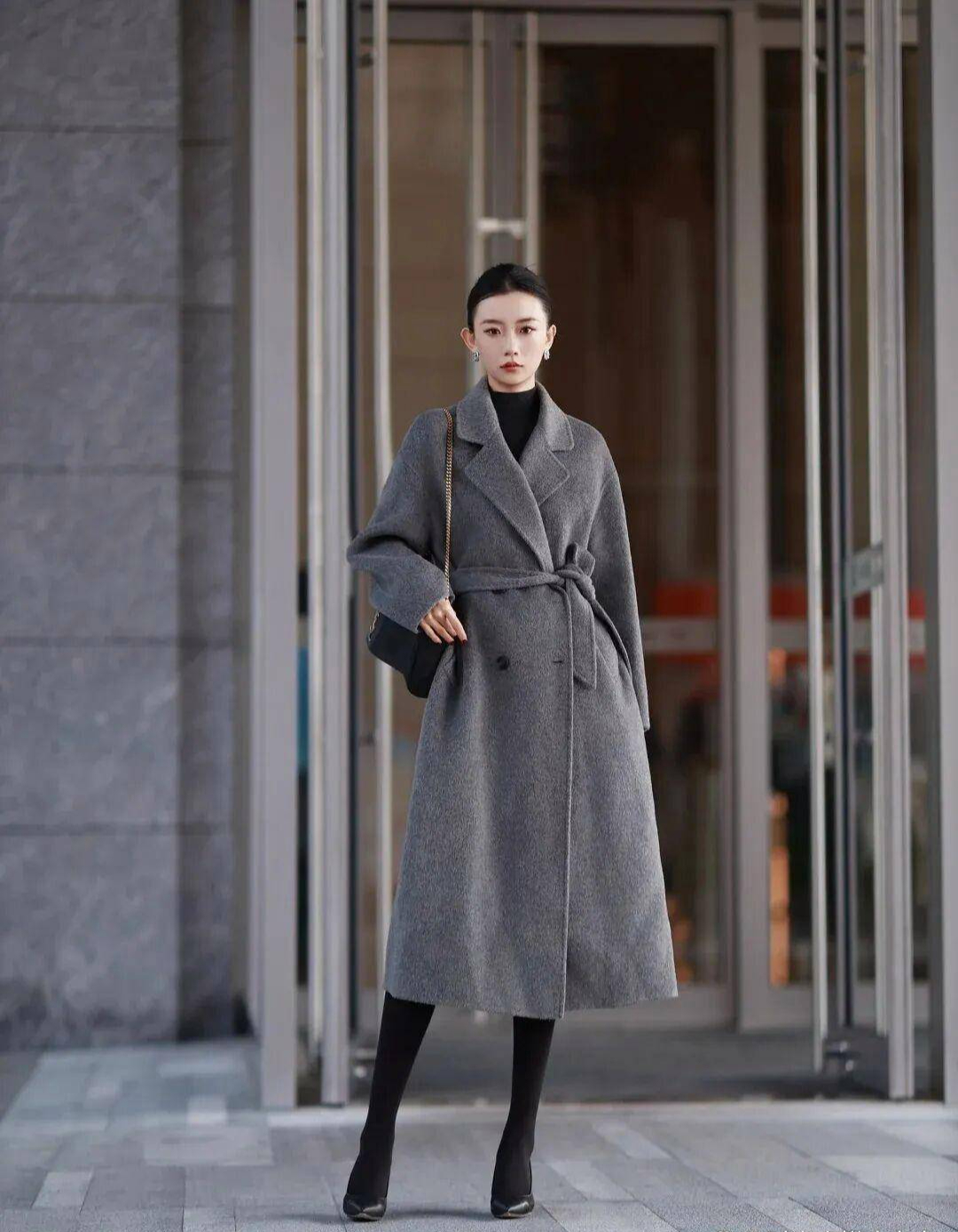 16 công thức diện áo khoác xám "hack dáng" tuyệt đối: Từ công sở đến dạo phố đều đẹp như phim Hàn- Ảnh 1.