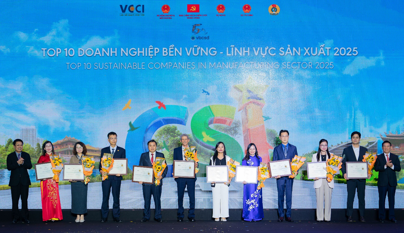 Vinamilk bứt phá ESG với danh hiệu “Ngôi sao CSI” và loạt giải thưởng danh giá 2025- Ảnh 1. Vinamilk bứt phá ESG với danh hiệu “Ngôi sao CSI” và loạt giải thưởng danh giá 2025- Ảnh 1.