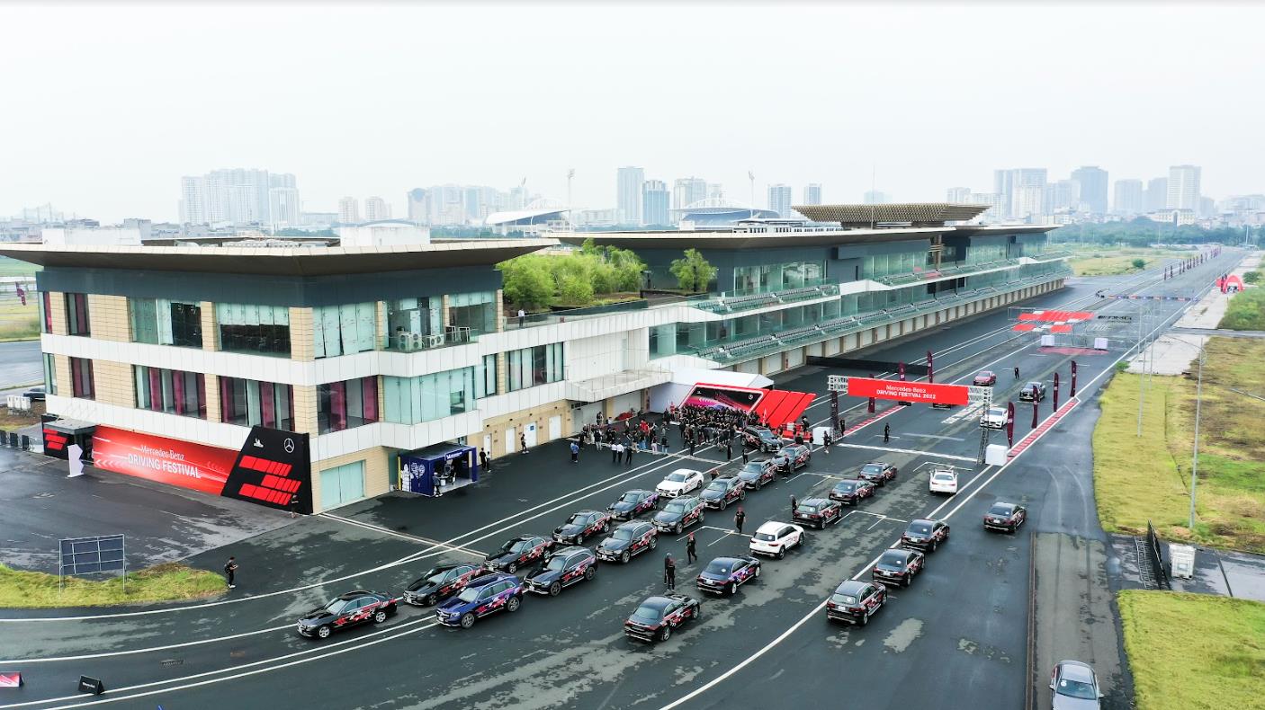 Sự kiện l&aacute;i thử v&agrave; trưng b&agrave;y Mercedes-Benz tại trường đua F1- Ảnh 2.