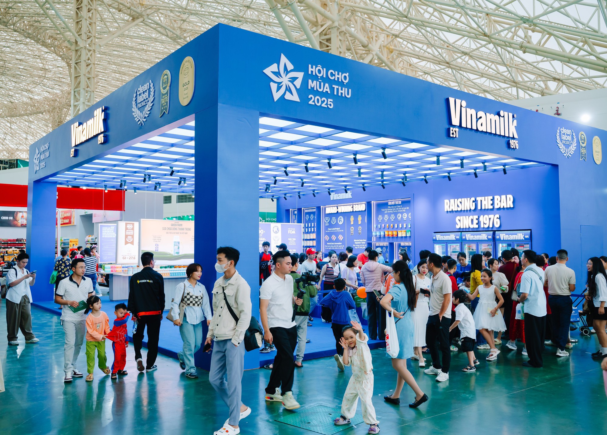 Vinamilk: Tổng doanh thu hợp nhất qu&yacute; 3 tiến s&aacute;t cột mốc 17 ngh&igrave;n tỷ đồng- Ảnh 2.