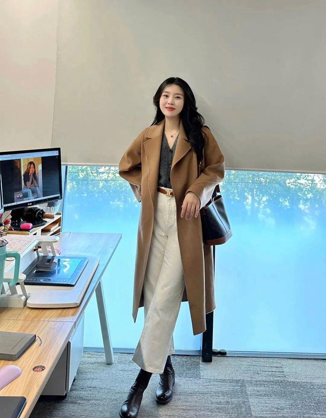 Tủ đồ mùa đông sẽ tẻ nhạt biết bao nếu thiếu chiếc quần trắng: Mặc đi làm hay đi chơi đều được khen tấm tắc- Ảnh 13.