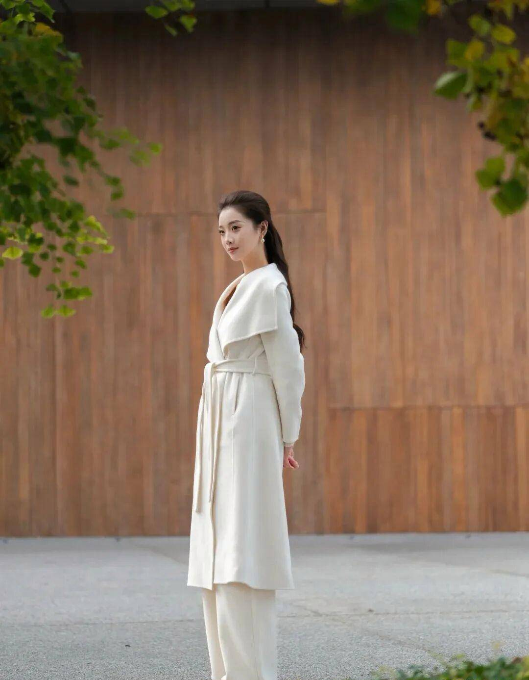 Tủ đồ mùa đông sẽ tẻ nhạt biết bao nếu thiếu chiếc quần trắng: Mặc đi làm hay đi chơi đều được khen tấm tắc- Ảnh 11.