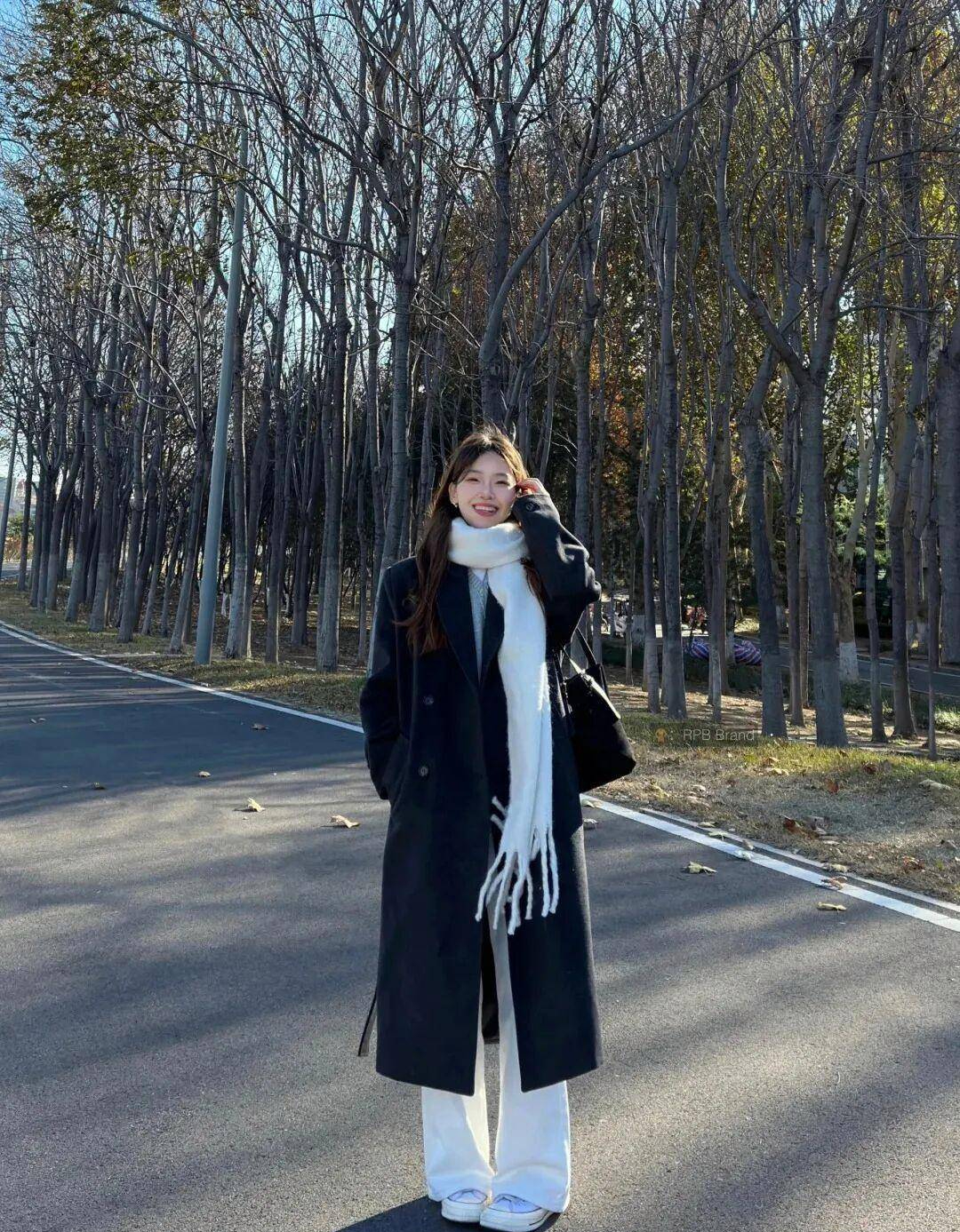 Tủ đồ mùa đông sẽ tẻ nhạt biết bao nếu thiếu chiếc quần trắng: Mặc đi làm hay đi chơi đều được khen tấm tắc- Ảnh 14.