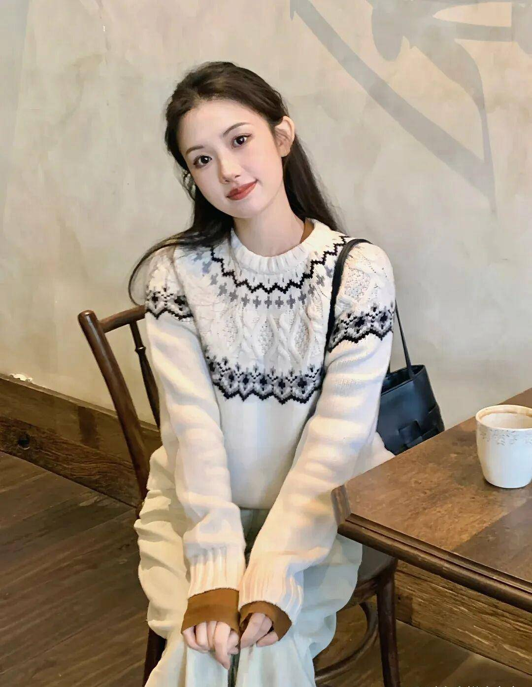 Tủ đồ mùa đông sẽ tẻ nhạt biết bao nếu thiếu chiếc quần trắng: Mặc đi làm hay đi chơi đều được khen tấm tắc- Ảnh 3.