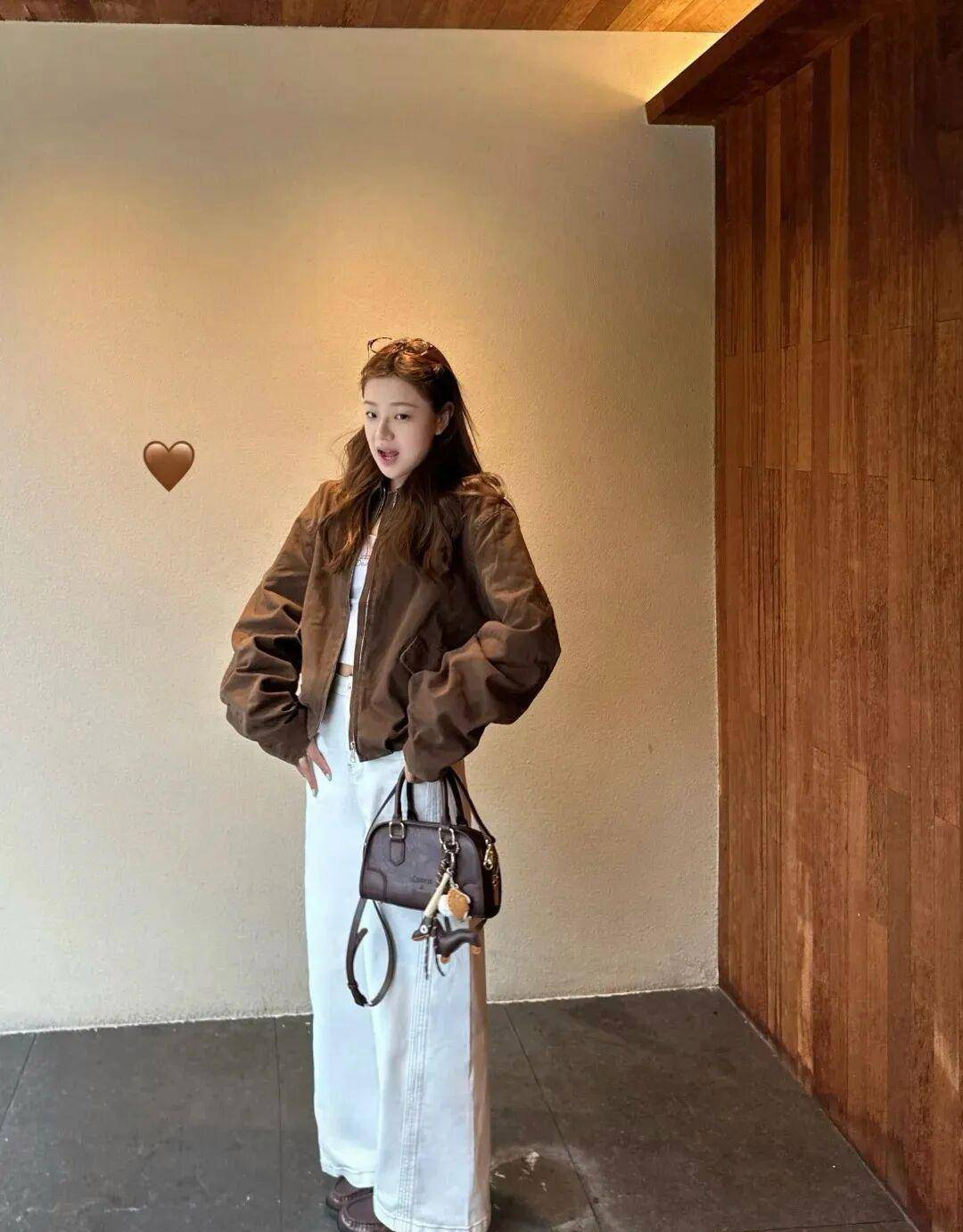 Tủ đồ mùa đông sẽ tẻ nhạt biết bao nếu thiếu chiếc quần trắng: Mặc đi làm hay đi chơi đều được khen tấm tắc- Ảnh 10.