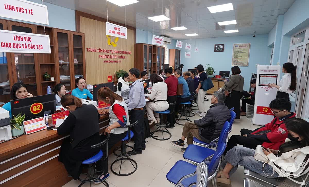 Mang dịch vụ công đến với người dân- Ảnh 1.