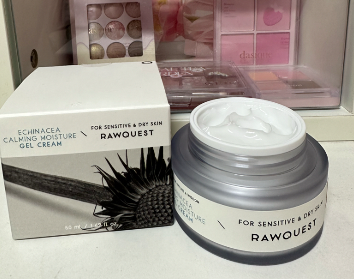 5 lọ kem dưỡng "ch&acirc;n &aacute;i" cho tuổi ngo&agrave;i 30: Cấp ẩm s&acirc;u m&agrave; b&ocirc;i tận 2 lớp cũng kh&ocirc;ng g&acirc;y nhờn d&iacute;nh- Ảnh 4.