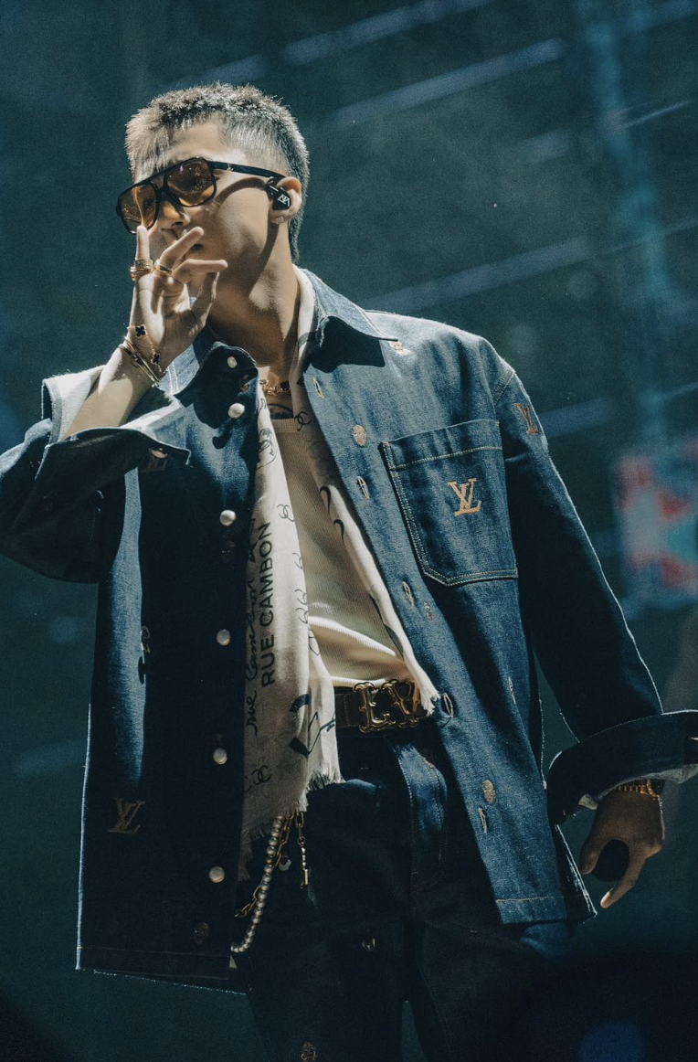 Louis Vuitton đã có một năm “bội thu” chưa từng có cùng showbiz Việt- Ảnh 1. Louis Vuitton đã có một năm “bội thu” chưa từng có cùng showbiz Việt- Ảnh 1.