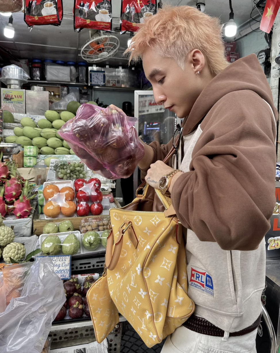 Louis Vuitton đã có một năm “bội thu” chưa từng có cùng showbiz Việt- Ảnh 6. Louis Vuitton đã có một năm “bội thu” chưa từng có cùng showbiz Việt- Ảnh 6.