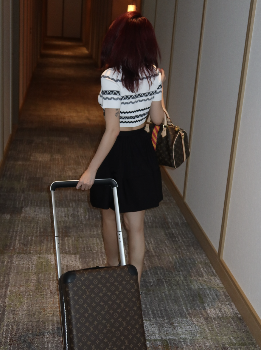 Louis Vuitton đã có một năm “bội thu” chưa từng có cùng showbiz Việt- Ảnh 22. Louis Vuitton đã có một năm “bội thu” chưa từng có cùng showbiz Việt- Ảnh 22.