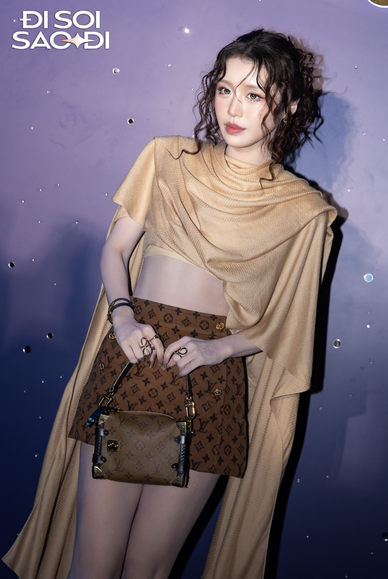 Louis Vuitton đã có một năm “bội thu” chưa từng có cùng showbiz Việt- Ảnh 42. Louis Vuitton đã có một năm “bội thu” chưa từng có cùng showbiz Việt- Ảnh 42.