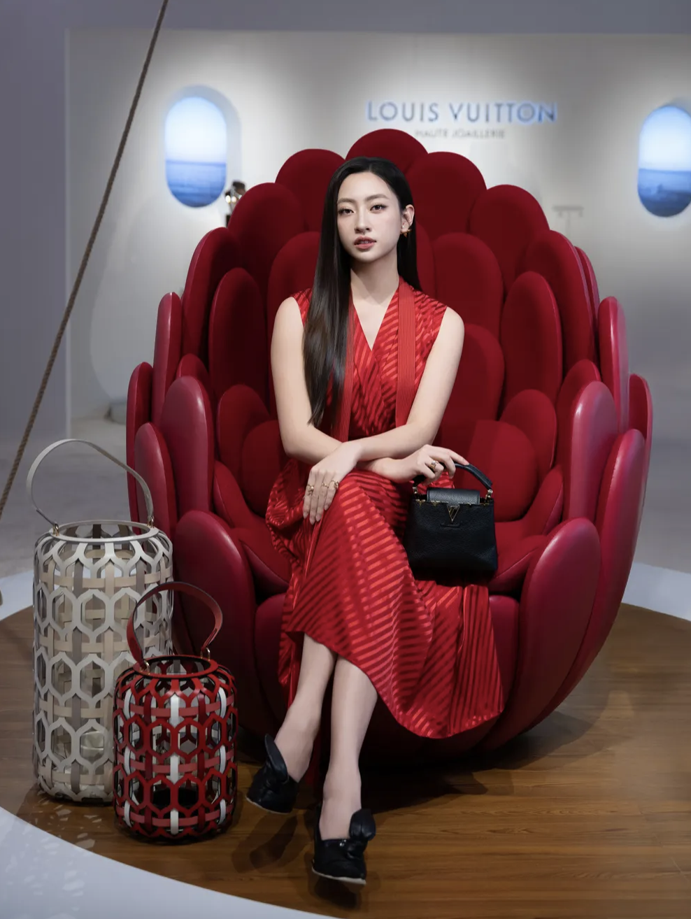 Louis Vuitton đã có một năm “bội thu” chưa từng có cùng showbiz Việt- Ảnh 16. Louis Vuitton đã có một năm “bội thu” chưa từng có cùng showbiz Việt- Ảnh 16.