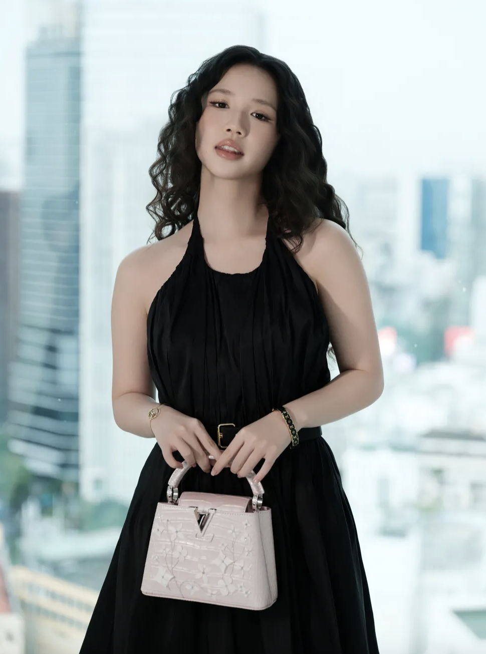 Louis Vuitton đã có một năm “bội thu” chưa từng có cùng showbiz Việt- Ảnh 15. Louis Vuitton đã có một năm “bội thu” chưa từng có cùng showbiz Việt- Ảnh 15.