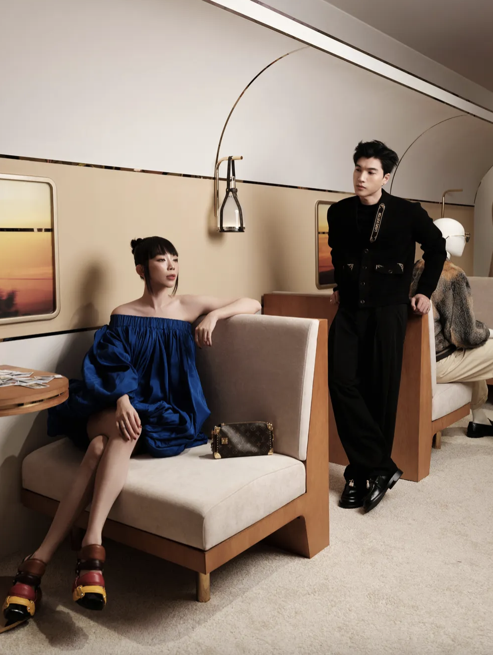 Louis Vuitton đã có một năm “bội thu” chưa từng có cùng showbiz Việt- Ảnh 12. Louis Vuitton đã có một năm “bội thu” chưa từng có cùng showbiz Việt- Ảnh 12.