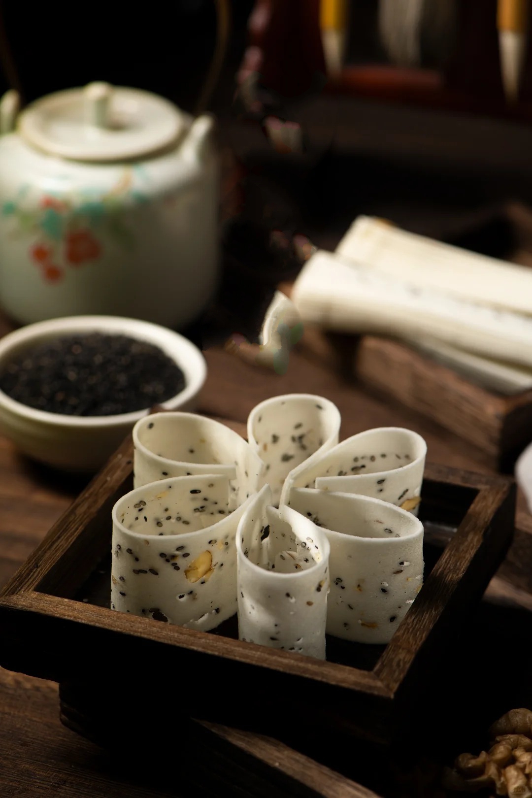 Kỳ lạ món bánh phải "ủ bột" suốt 6 tháng mới được làm, mỏng như giấy, trắng như tuyết khiến vua Càn Long mê mẩn quên cả làm thơ- Ảnh 9. Kỳ lạ món bánh phải "ủ bột" suốt 6 tháng mới được làm, mỏng như giấy, trắng như tuyết khiến vua Càn Long mê mẩn quên cả làm thơ- Ảnh 9.