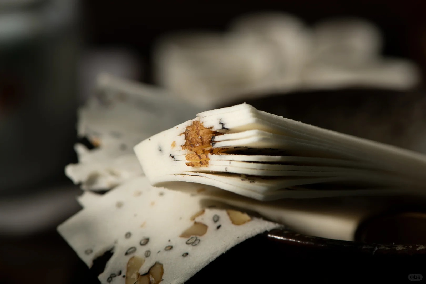 Kỳ lạ món bánh phải "ủ bột" suốt 6 tháng mới được làm, mỏng như giấy, trắng như tuyết khiến vua Càn Long mê mẩn quên cả làm thơ- Ảnh 7. Kỳ lạ món bánh phải "ủ bột" suốt 6 tháng mới được làm, mỏng như giấy, trắng như tuyết khiến vua Càn Long mê mẩn quên cả làm thơ- Ảnh 7.