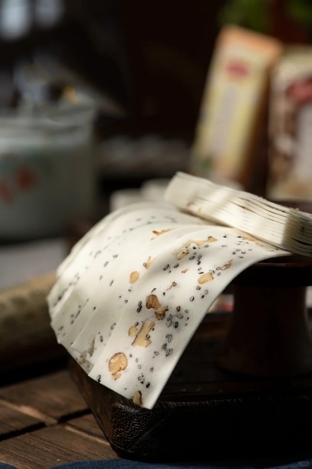 Kỳ lạ món bánh phải "ủ bột" suốt 6 tháng mới được làm, mỏng như giấy, trắng như tuyết khiến vua Càn Long mê mẩn quên cả làm thơ- Ảnh 10. Kỳ lạ món bánh phải "ủ bột" suốt 6 tháng mới được làm, mỏng như giấy, trắng như tuyết khiến vua Càn Long mê mẩn quên cả làm thơ- Ảnh 10.