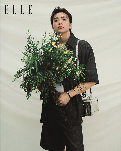 Louis Vuitton đã có một năm “bội thu” chưa từng có cùng showbiz Việt- Ảnh 36. Louis Vuitton đã có một năm “bội thu” chưa từng có cùng showbiz Việt- Ảnh 36.