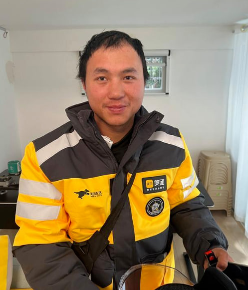 Phát hiện thanh niên 26 tuổi làm shipper, 3 năm kiếm hơn 3,8 tỷ đồng- Ảnh 1. Phát hiện thanh niên 26 tuổi làm shipper, 3 năm kiếm hơn 3,8 tỷ đồng- Ảnh 1.