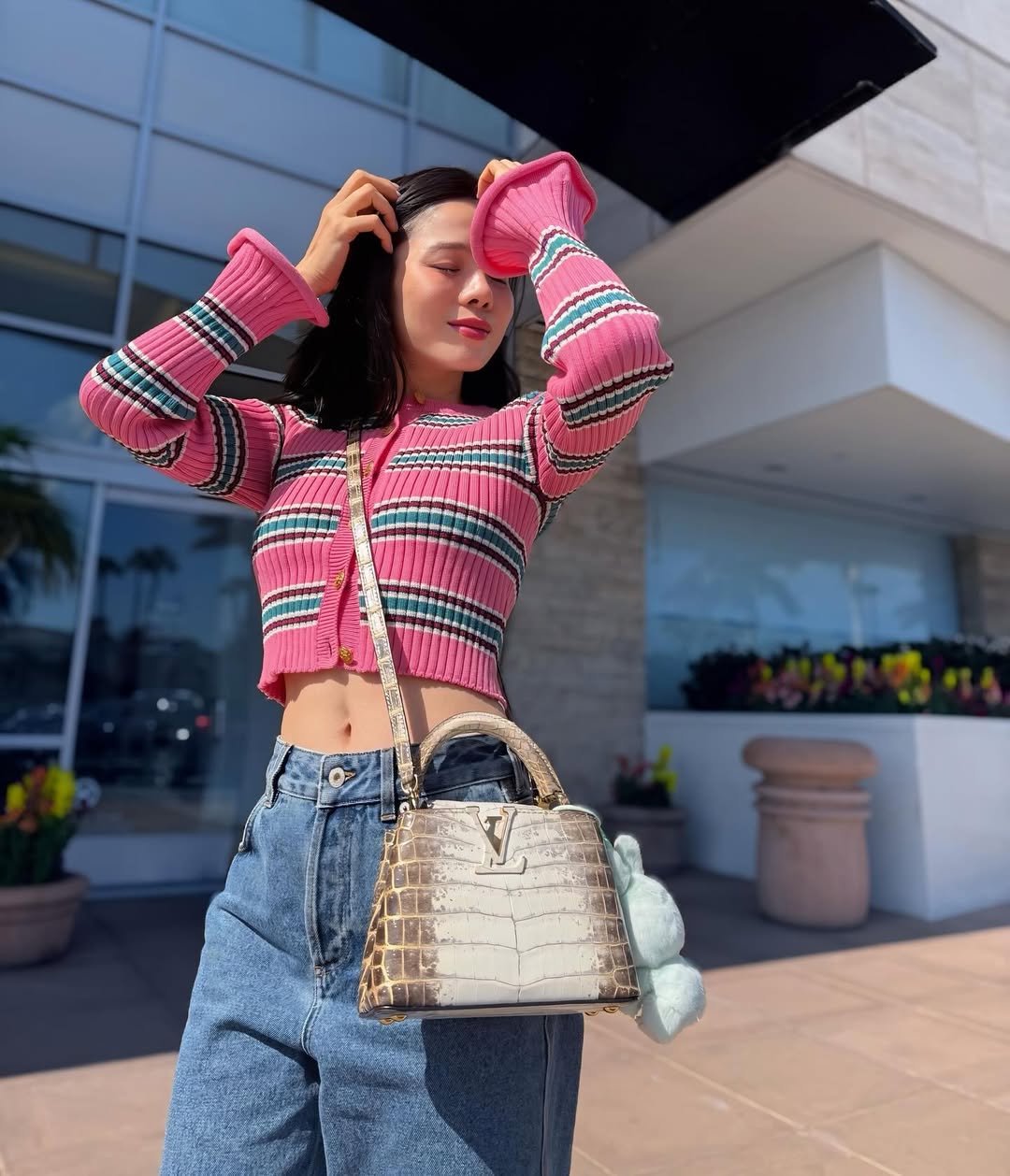 Louis Vuitton đã có một năm “bội thu” chưa từng có cùng showbiz Việt- Ảnh 9. Louis Vuitton đã có một năm “bội thu” chưa từng có cùng showbiz Việt- Ảnh 9.