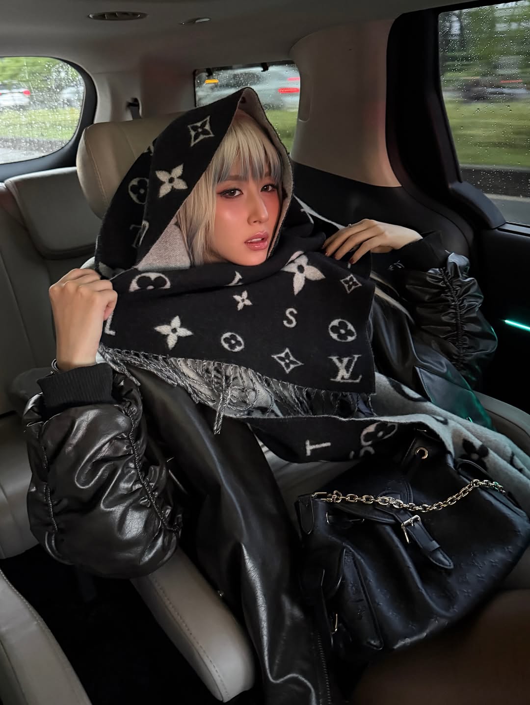 Louis Vuitton đã có một năm “bội thu” chưa từng có cùng showbiz Việt- Ảnh 10. Louis Vuitton đã có một năm “bội thu” chưa từng có cùng showbiz Việt- Ảnh 10.