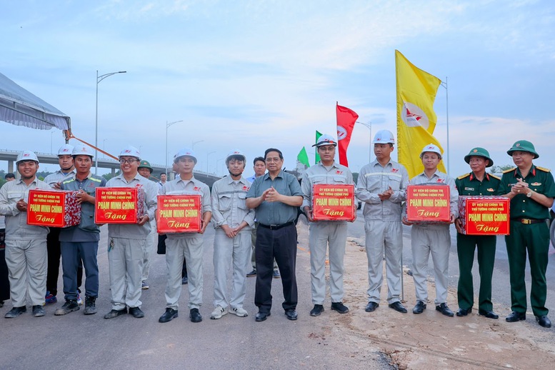 Thủ tướng: S&acirc;n bay Long Th&agrave;nh sẽ đ&oacute;n chuyến bay ch&iacute;nh thức đầu ti&ecirc;n v&agrave;o 19/12- Ảnh 16.