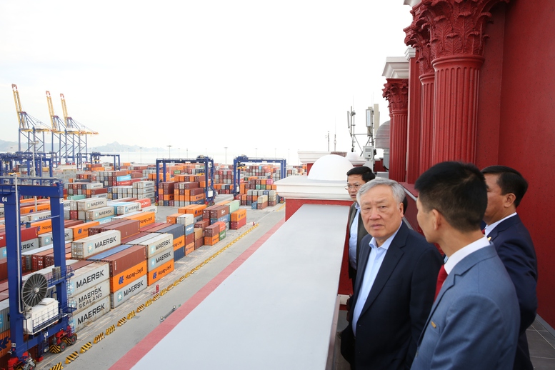 Ph&oacute; Thủ tướng Thường trực kiểm tra t&igrave;nh h&igrave;nh sản xuất kinh doanh Cảng container Quốc tế Hateco Hải Ph&ograve;ng- Ảnh 3.