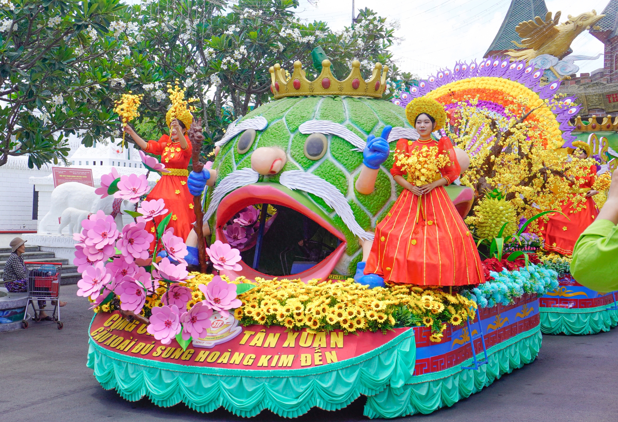 Suối Ti&ecirc;n tặng lộc v&agrave;ng v&agrave; iPhone 17 Pro trong dịp Tết Dương Lịch 2026- Ảnh 4.