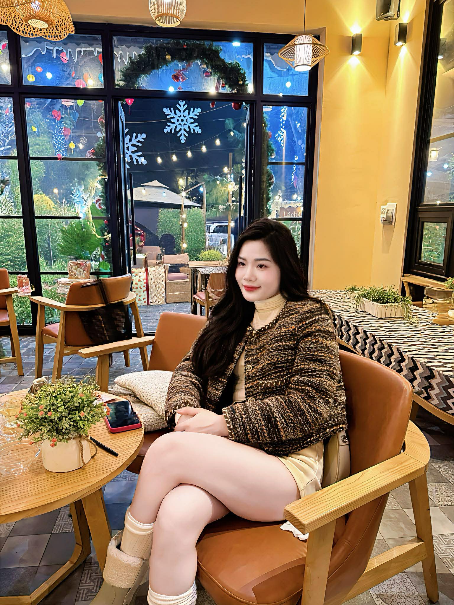 Phát hiện chồng ngoại tình qua những tin nhắn bị khóa, mẹ Hà Nội từng muốn bế con rời khỏi cuộc hôn nhân đầy tổn thương- Ảnh 1. Phát hiện chồng ngoại tình qua những tin nhắn bị khóa, mẹ Hà Nội từng muốn bế con rời khỏi cuộc hôn nhân đầy tổn thương- Ảnh 1.