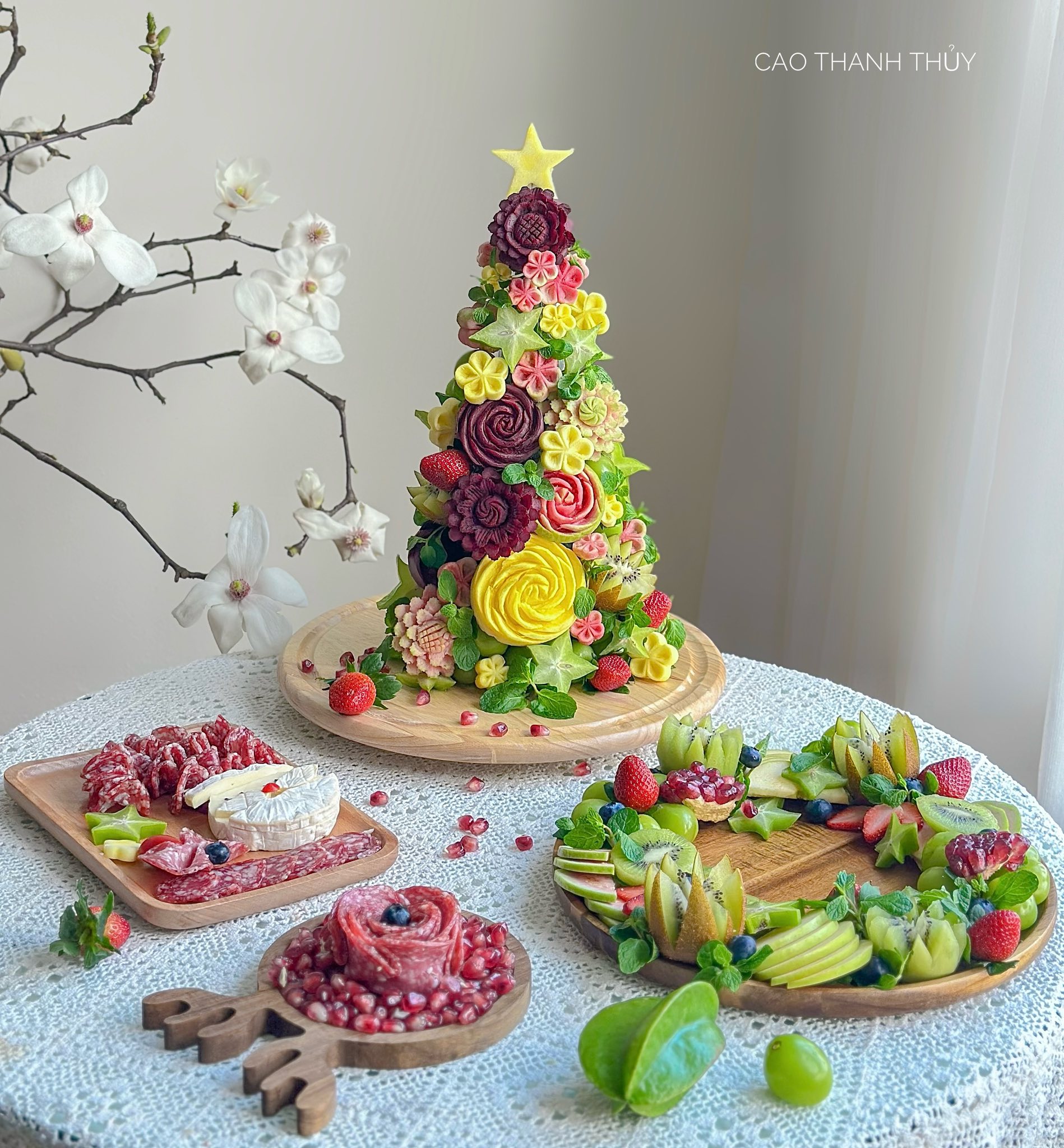 Tiệc Noel từ rau củ quả xanh tươi, m&aacute;t l&agrave;nh của mẹ bỉm khiến c&aacute;c con m&ecirc; kh&ocirc;ng lối tho&aacute;t- Ảnh 1.