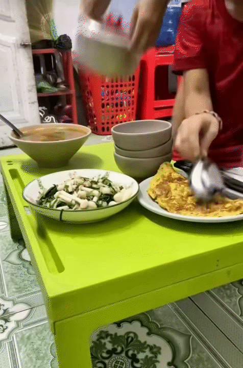 C&aacute;ch gi&uacute;p việc ti&ecirc;u 1 triệu/th&aacute;ng cho 4 người ăn g&acirc;y sốt: Mua 30kg gạo v&agrave; nguy&ecirc;n tắc mỗi bữa chỉ 1 m&oacute;n- Ảnh 6.