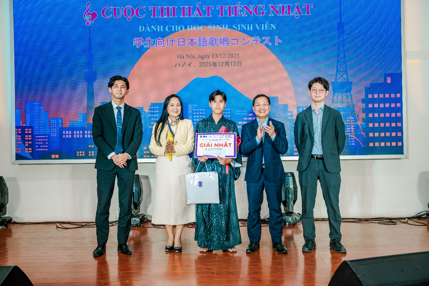 Lan tỏa tình yêu ngôn ngữ và văn hóa Nhật Bản qua cuộc thi Hát tiếng Nhật dành cho học sinh, sinh viên- Ảnh 1. Lan tỏa tình yêu ngôn ngữ và văn hóa Nhật Bản qua cuộc thi Hát tiếng Nhật dành cho học sinh, sinh viên- Ảnh 1.