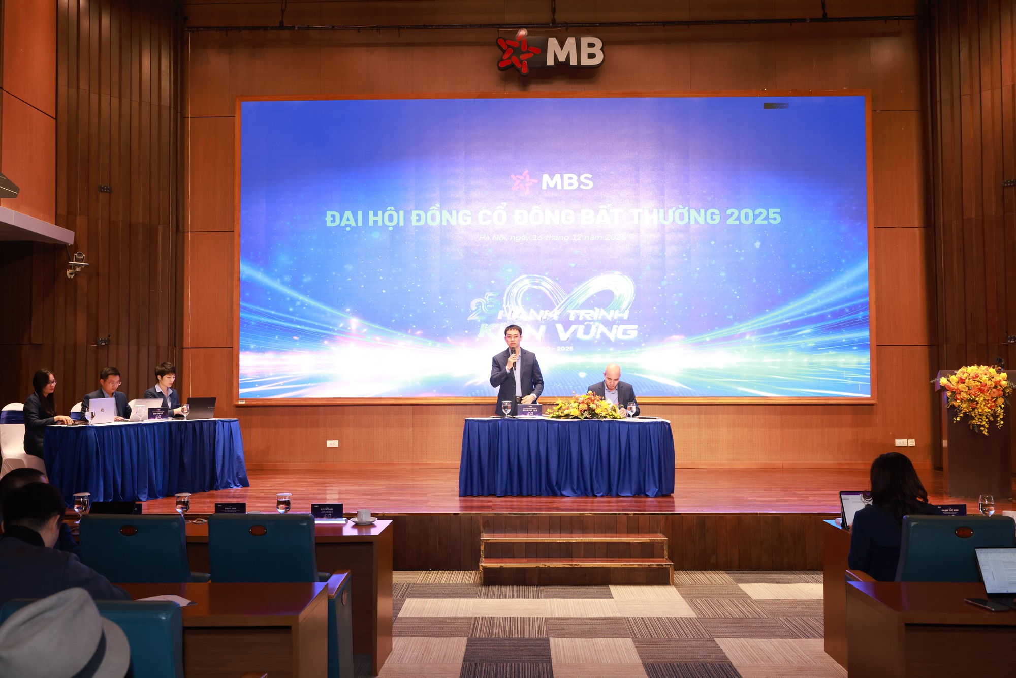 MBS tăng vốn vượt mốc 10.000 tỷ - đ&oacute;n &ldquo;c&uacute; h&iacute;ch&rdquo; giao dịch cuối năm!- Ảnh 1.