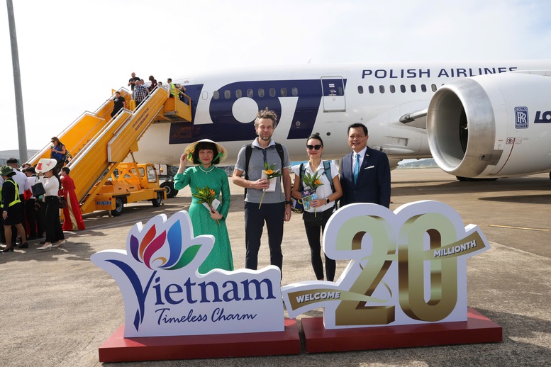 Việt Nam ch&iacute;nh thức đ&oacute;n kh&aacute;ch du lịch quốc tế thứ 20 triệu- Ảnh 1.