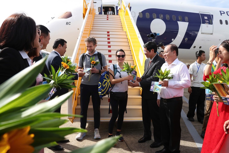 Việt Nam ch&iacute;nh thức đ&oacute;n kh&aacute;ch du lịch quốc tế thứ 20 triệu- Ảnh 2.