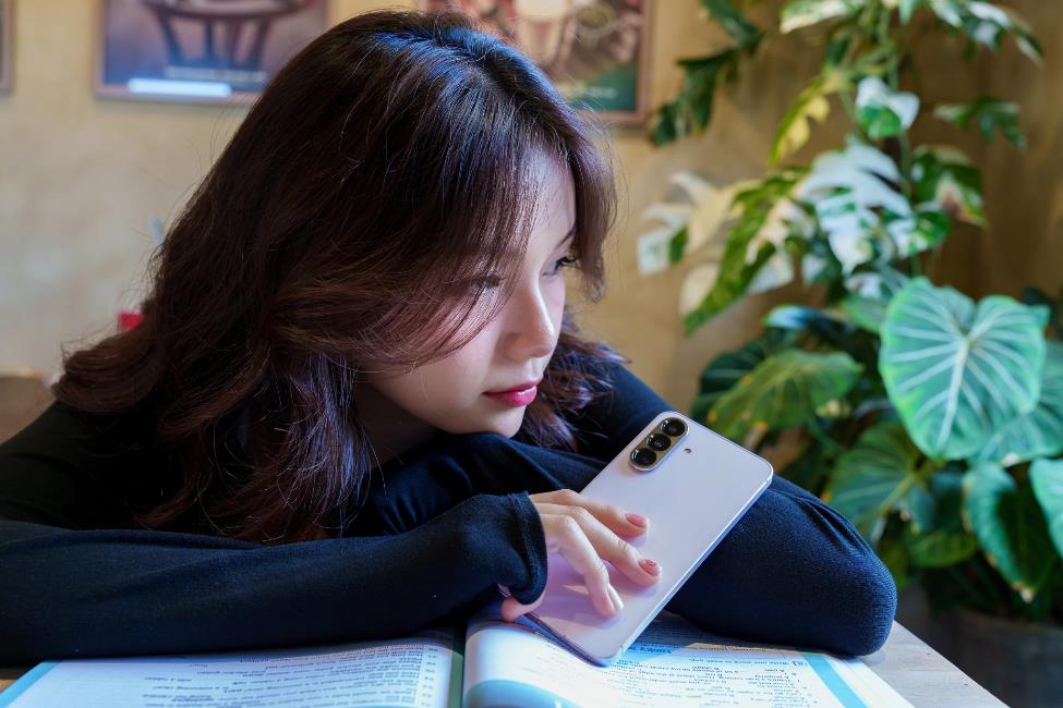 N&acirc;ng cấp smartphone cuối năm? Đ&acirc;y l&agrave; lựa chọn đ&aacute;ng tiền- Ảnh 6.