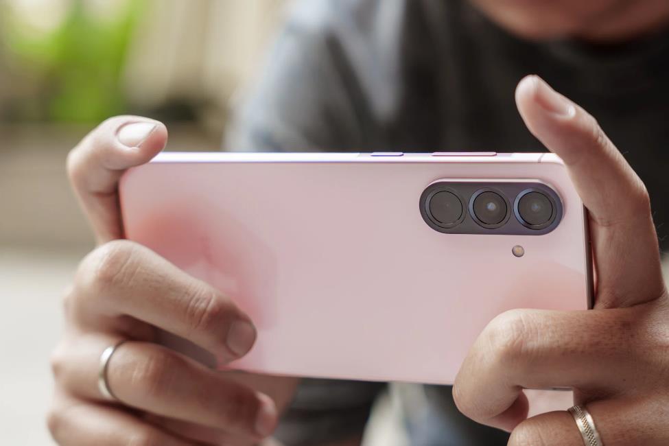 N&acirc;ng cấp smartphone cuối năm? Đ&acirc;y l&agrave; lựa chọn đ&aacute;ng tiền- Ảnh 7.