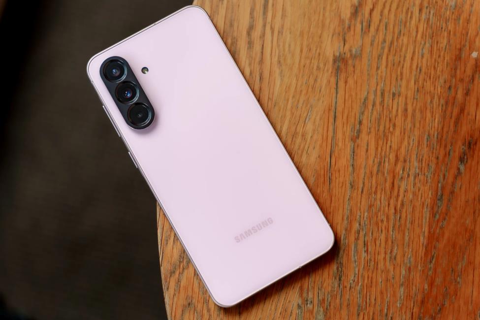 N&acirc;ng cấp smartphone cuối năm? Đ&acirc;y l&agrave; lựa chọn đ&aacute;ng tiền- Ảnh 8.