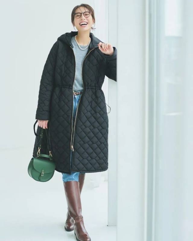 H&oacute;a ra level sang chảnh gấp 10 lần của &aacute;o kho&aacute;c đen kh&ocirc;ng nằm ở gi&aacute; tiền, m&agrave; giấu k&iacute;n trong 2 từ kh&oacute;a n&agrave;y!- Ảnh 5.