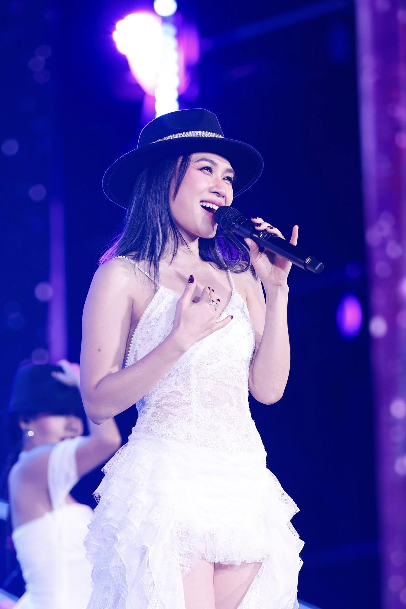 B&iacute; quyết gi&uacute;p Mỹ T&acirc;m "đ&aacute;nh bay" mỡ thừa, tuổi 44 khoe v&oacute;c d&aacute;ng đẹp m&atilde;n nh&atilde;n- Ảnh 2.