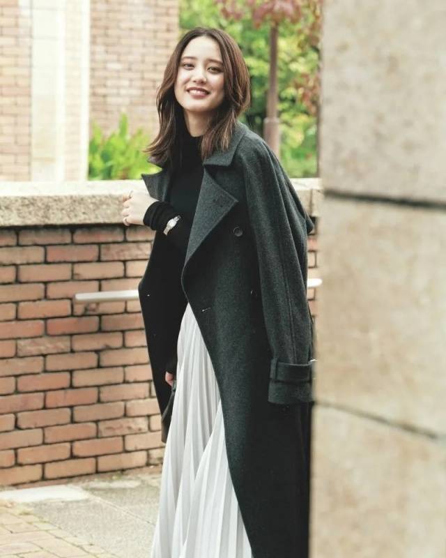 H&oacute;a ra level sang chảnh gấp 10 lần của &aacute;o kho&aacute;c đen kh&ocirc;ng nằm ở gi&aacute; tiền, m&agrave; giấu k&iacute;n trong 2 từ kh&oacute;a n&agrave;y!- Ảnh 12.