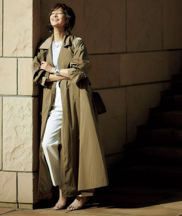 Đ&ocirc;ng n&agrave;y muốn "sang lấn &aacute;t", cứ combo &aacute;o kho&aacute;c d&aacute;ng d&agrave;i + quần m&agrave; diện: Vừa giấu d&aacute;ng đỉnh cao, vừa c&oacute; kh&iacute; chất "người phụ nữ th&agrave;nh đạt"- Ảnh 4.