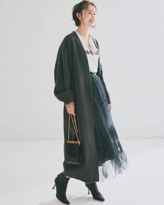 H&oacute;a ra level sang chảnh gấp 10 lần của &aacute;o kho&aacute;c đen kh&ocirc;ng nằm ở gi&aacute; tiền, m&agrave; giấu k&iacute;n trong 2 từ kh&oacute;a n&agrave;y!- Ảnh 6.