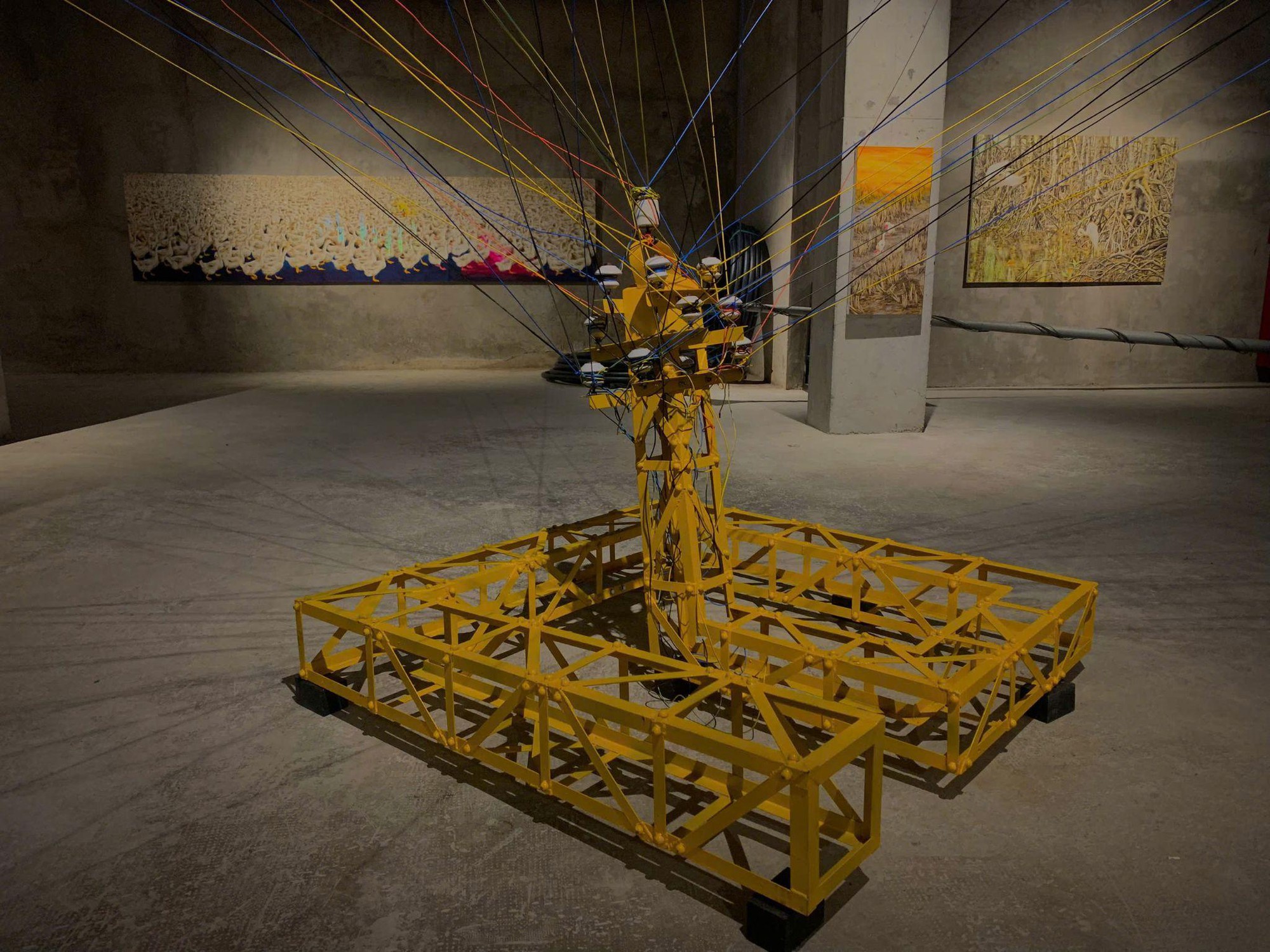 Triển l&atilde;m " To&agrave;n D&acirc;n Tiến&rdquo;: Từ nghệ thuật đến đời sống- Ảnh 2.