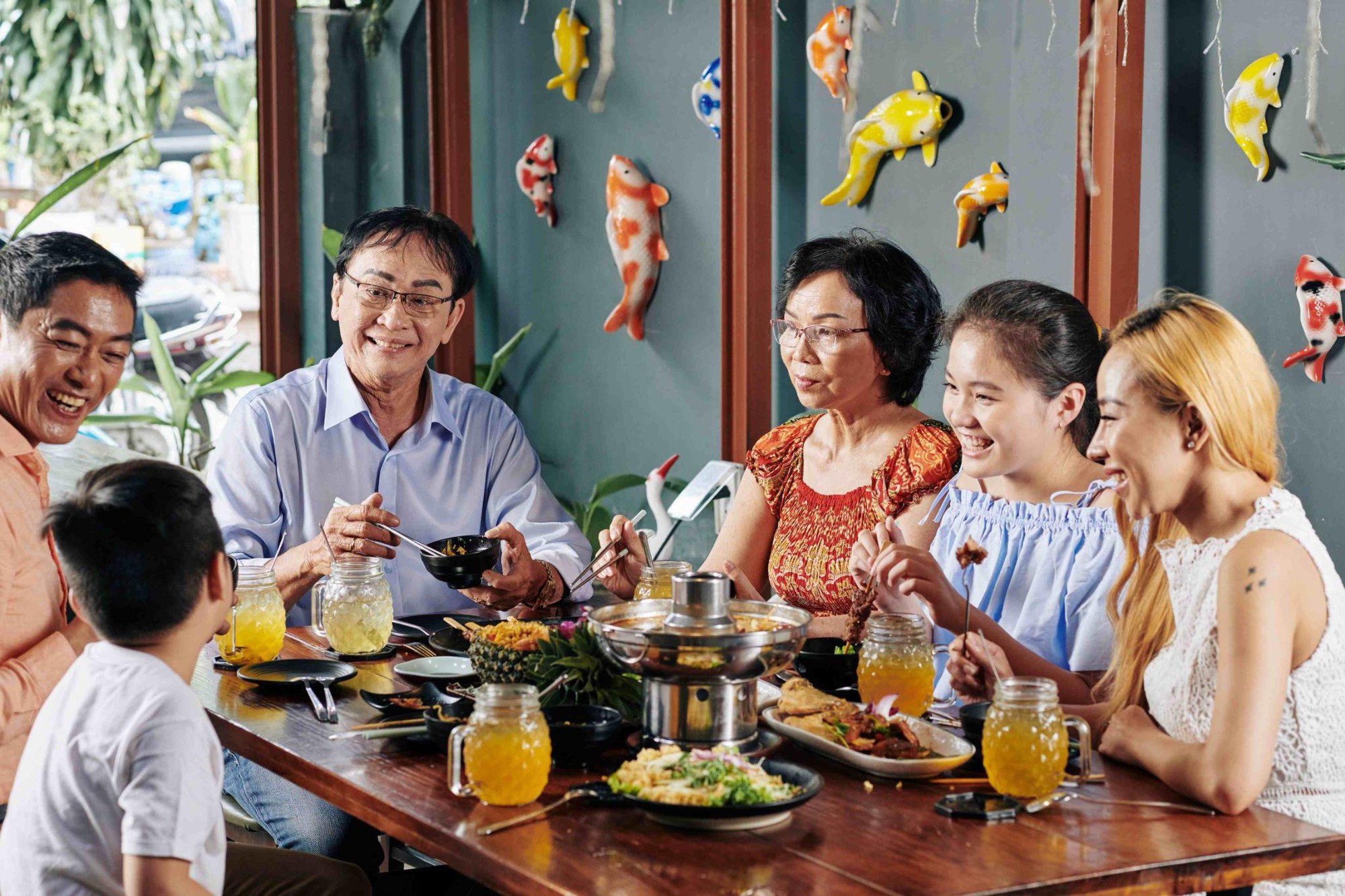 Cho đi cả năm rồi? Giờ l&agrave; l&uacute;c tặng m&igrave;nh một m&oacute;n qu&agrave; xứng đ&aacute;ng- Ảnh 2.