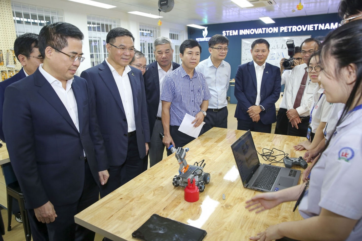 Ph&ograve;ng STEM Quảng Ng&atilde;i g&oacute;p phần nu&ocirc;i dưỡng tinh thần đổi mới s&aacute;ng tạo cho học sinh- Ảnh 2.