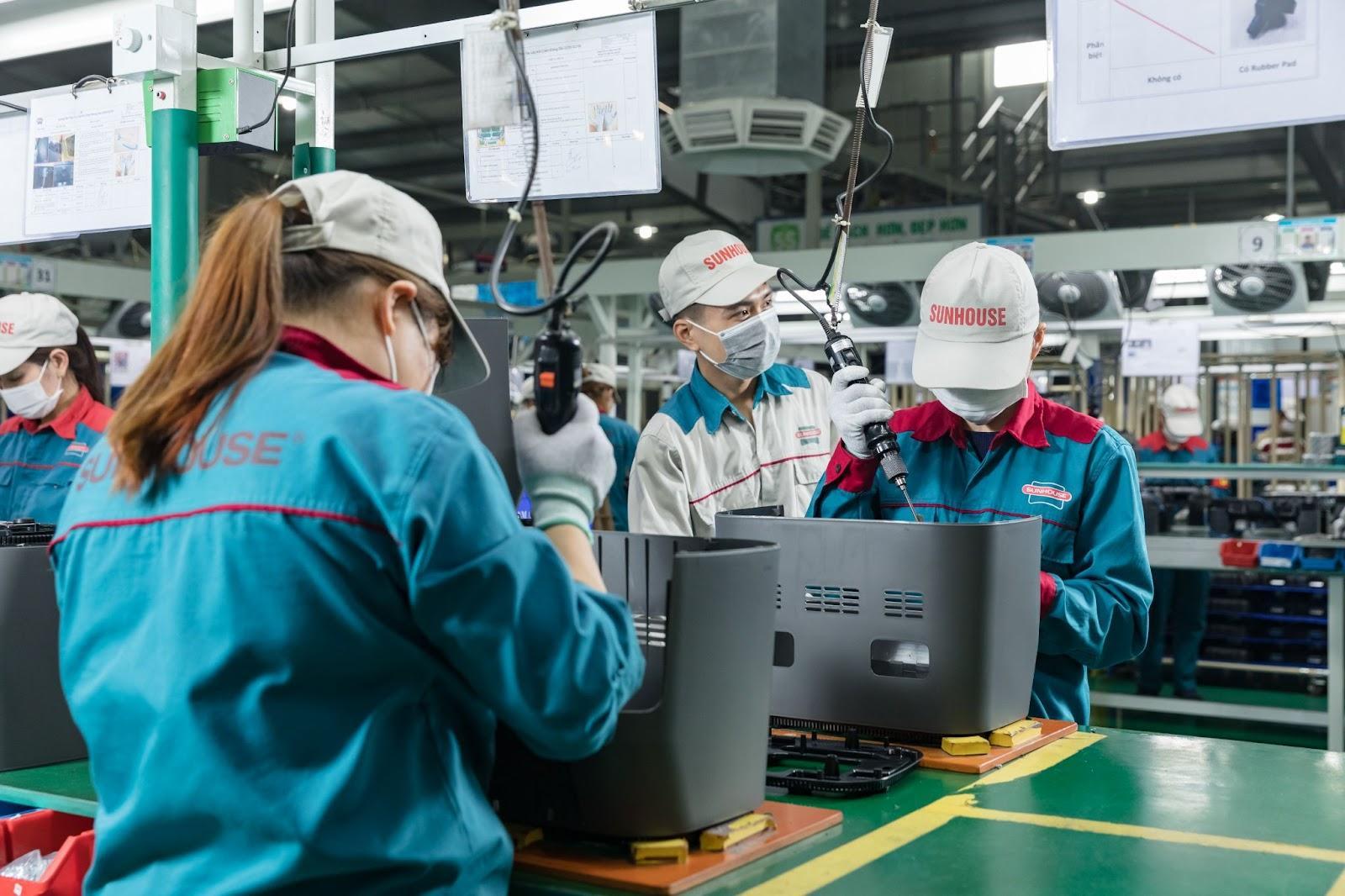 Ti&ecirc;n phong c&ocirc;ng nghệ v&igrave; sức khỏe: Nồi chi&ecirc;n kh&ocirc;ng dầu SUNHOUSE đạt Top &ldquo;H&agrave;ng Việt Nam được người ti&ecirc;u d&ugrave;ng y&ecirc;u th&iacute;ch 2025&rdquo;- Ảnh 4.