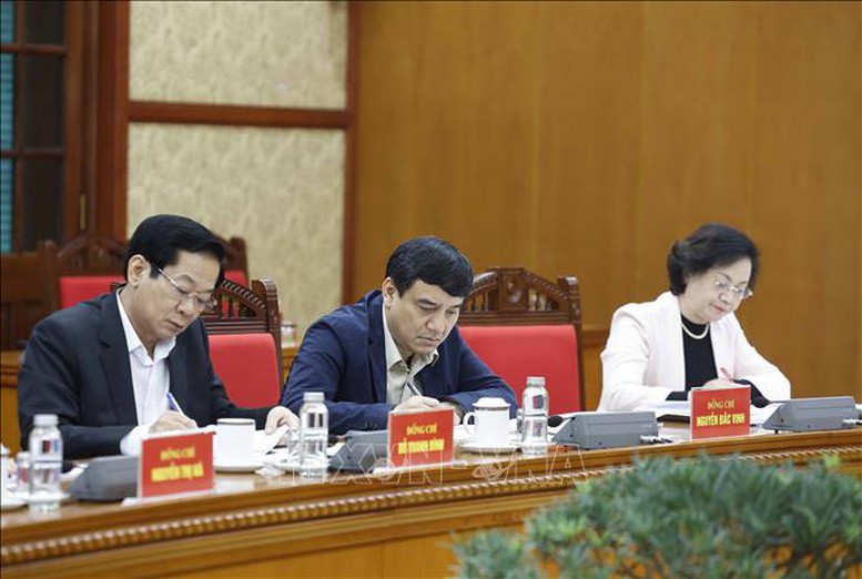 Thực hiện chế độ, ch&iacute;nh s&aacute;ch đối với người c&oacute; c&ocirc;ng phải đầy đủ, kịp thời, tuyệt đối kh&ocirc;ng đ&ugrave;n đẩy tr&aacute;ch nhiệm- Ảnh 2.